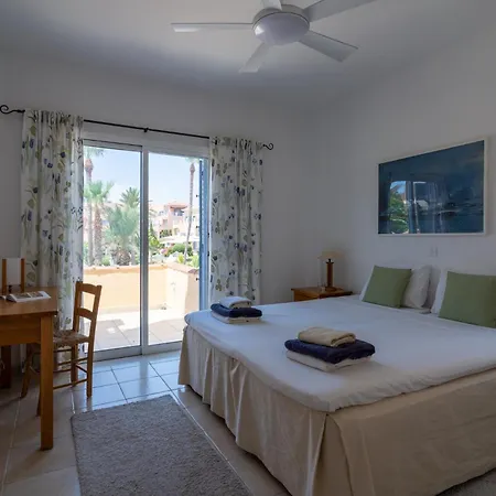 Tropical Paradise In Harbour Paphos, & Close To Apartment